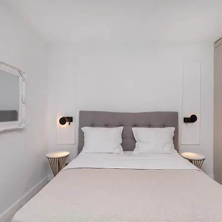 Unique Mediterranean 4 Star With Zone Lejlighed *